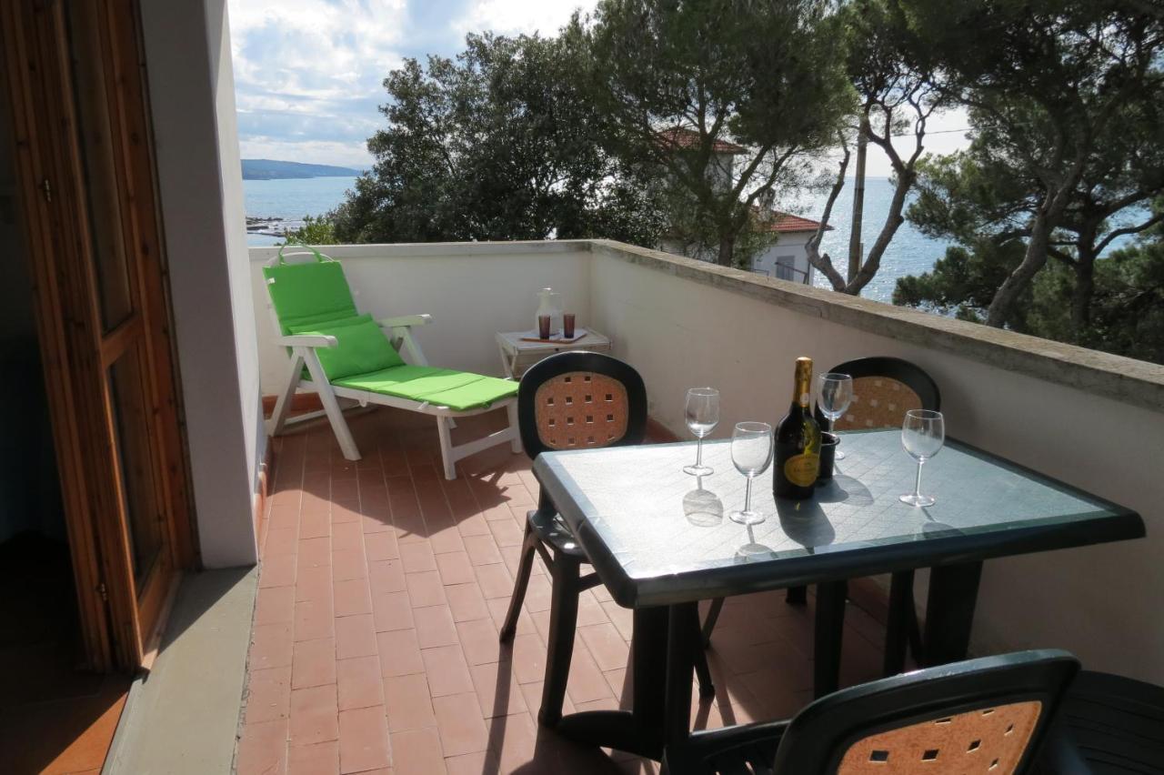 Bellavista Beachfront Apartments Quercianella Extérieur photo